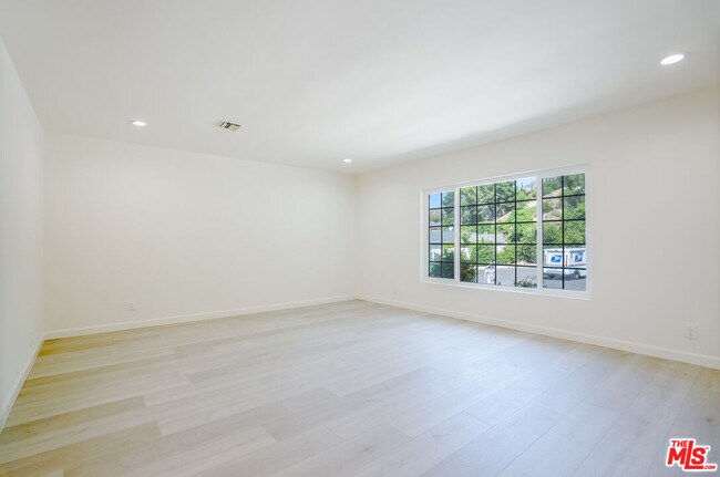 Building Photo - 17440 Fraser Pl