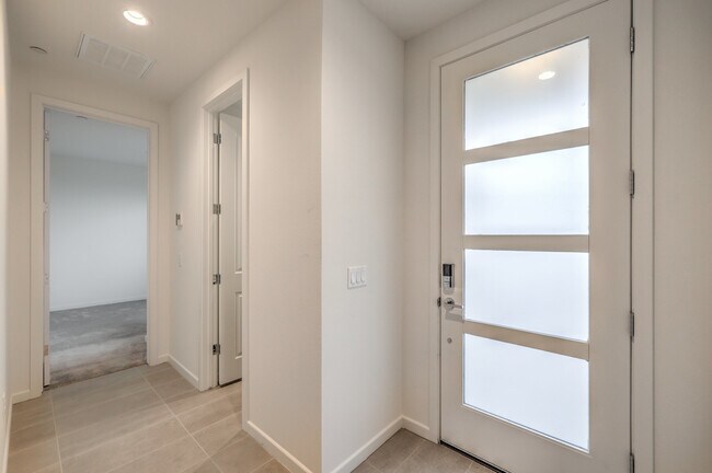 Building Photo - 3346 Esker Rdg Ave