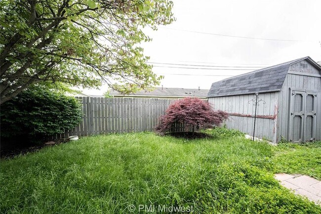 Building Photo - 207 W Green Meadows Dr
