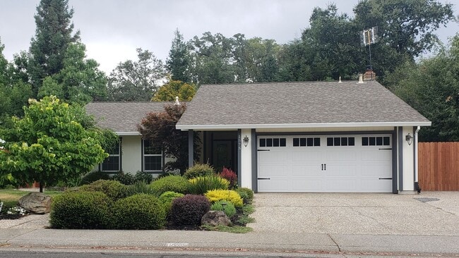 Building Photo - Beautifully Updated Single Level