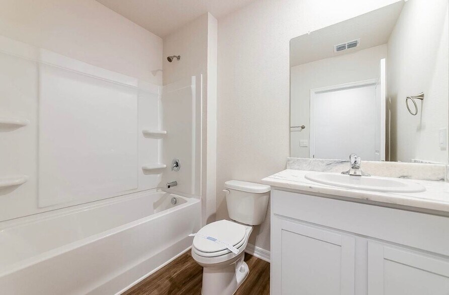 Building Photo - 7913 Majestic Palms Ct
