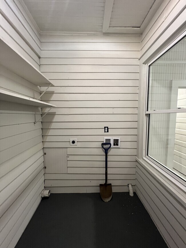 Building Photo - 726 Maywood St