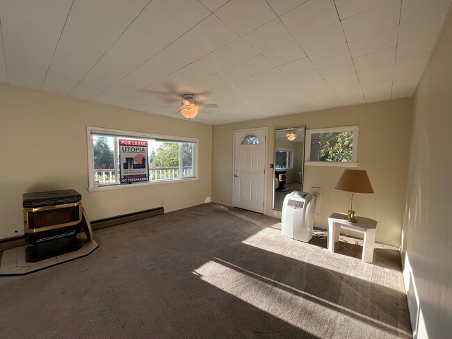 Building Photo - 2 Bed 2 Bath House with Breathtaking View ...