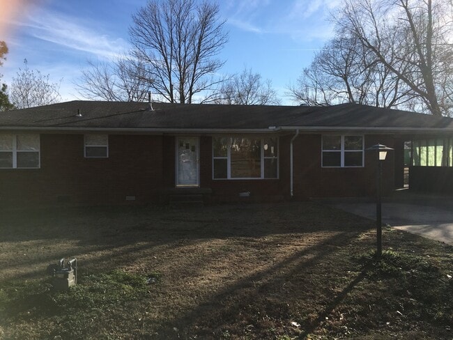 Building Photo - 409 W Dogwood St