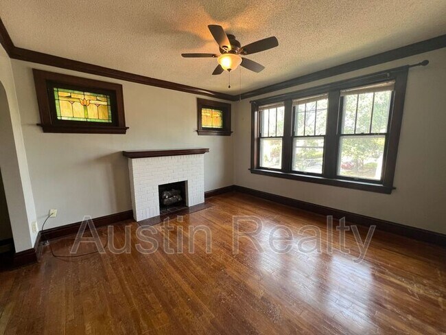 Building Photo - 5072 Lindenwood Ave