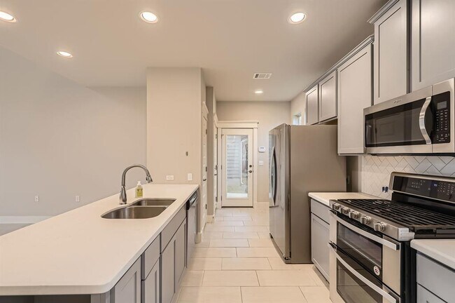 Building Photo - 10610 Wills Lp