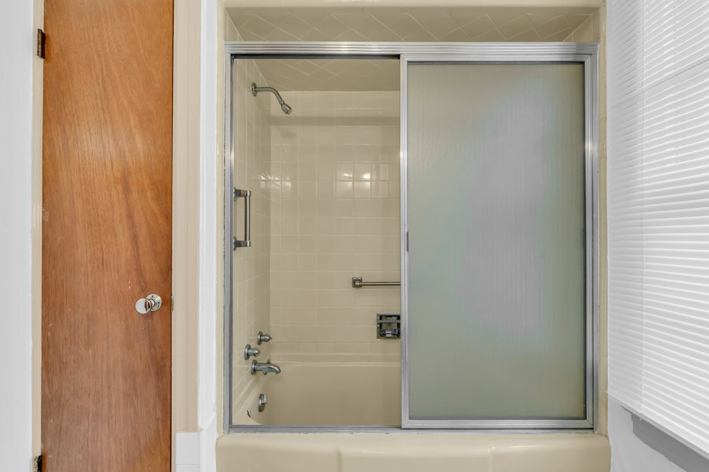 Building Photo - 905 8th Ave N