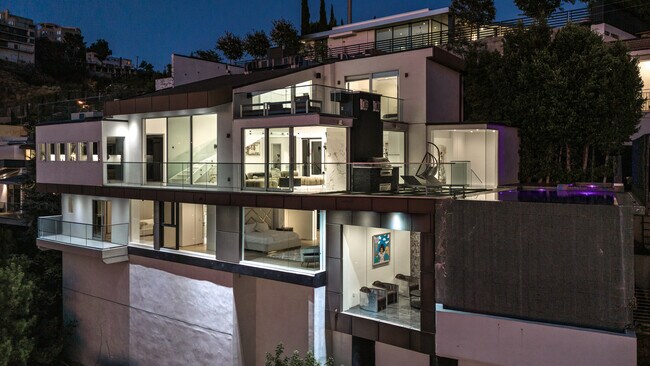 Building Photo - 1623 Viewmont Dr