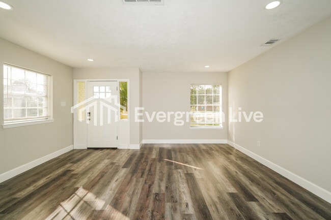 Building Photo - 5100 Goose Creek Dr