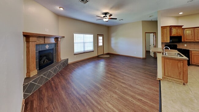 Building Photo - Beautiful 3 Bed 2 Bath Home in Moore Schools