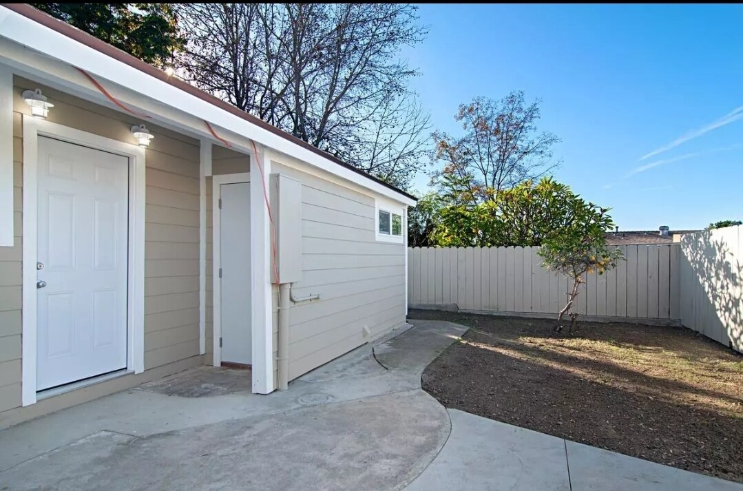 Building Photo - 8069 Darryl St