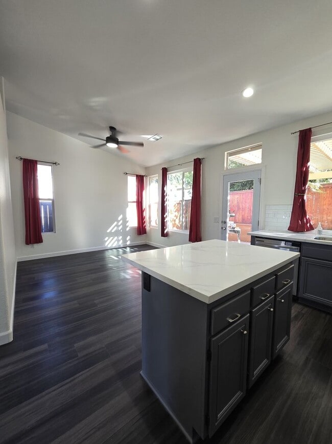 Building Photo - Newly Remodeled 4-Bedroom Home in Desirable Community