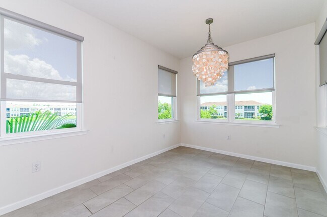 Building Photo - *** Bayshore 3 bed 2 bath *** Resort-Style Amenities and Pet friendly ***