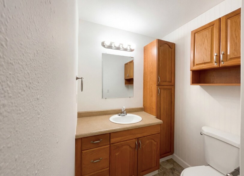 Building Photo - 2730 SE 45th Ct