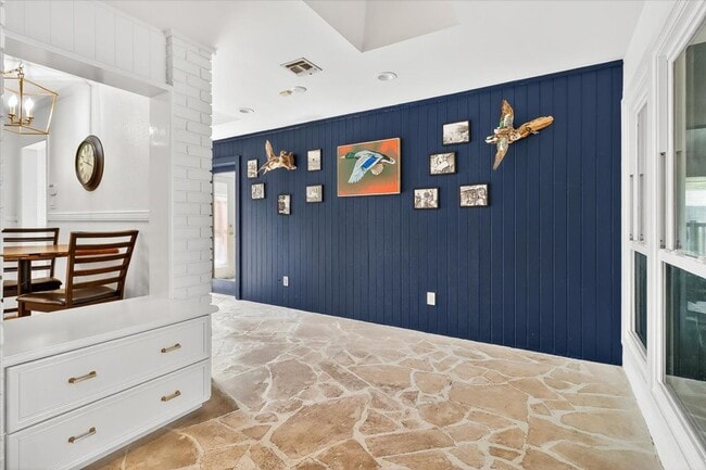 Building Photo - 722 Brock Dr