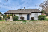 Building Photo - 810 Royalette Ave