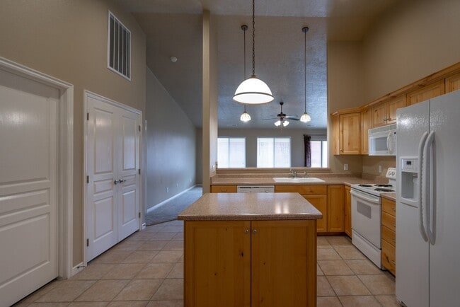 Building Photo - Dog Friendly 3 Bedroom Home In Painted Desert