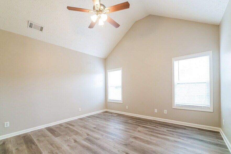Building Photo - 204 Lee Ct