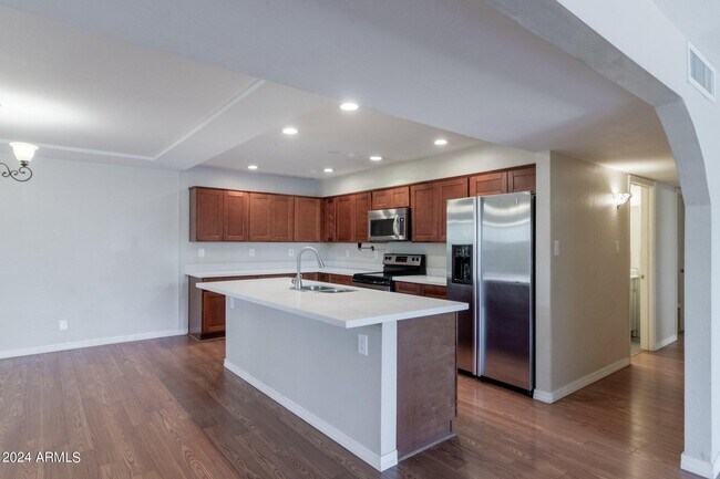 Building Photo - 40 E Balboa Dr