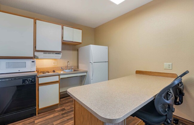 Building Photo - Furnished Studio-Cincinnati - Blue Ash -Re...