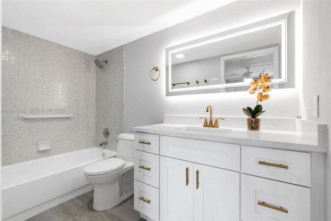 Building Photo - 4025 Yarmouth E