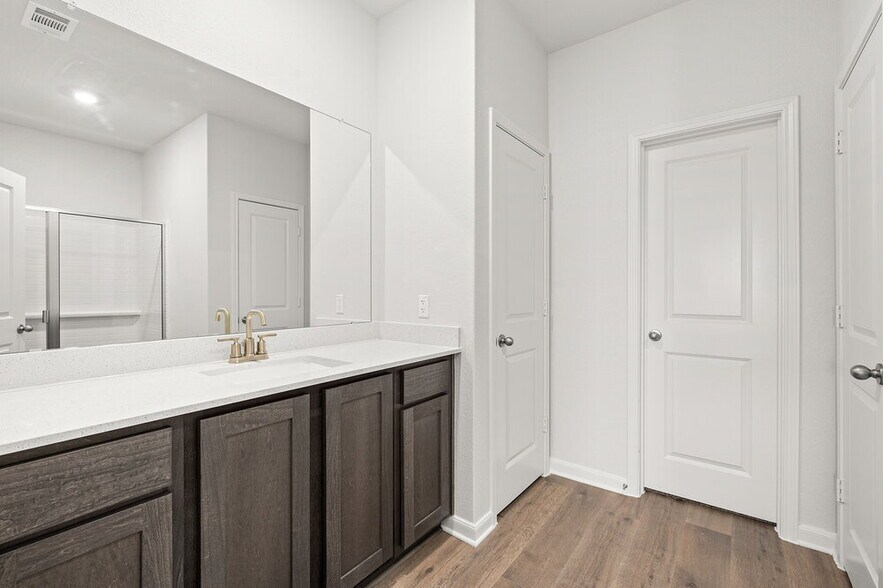 Building Photo - 212 Julian Davis Dr