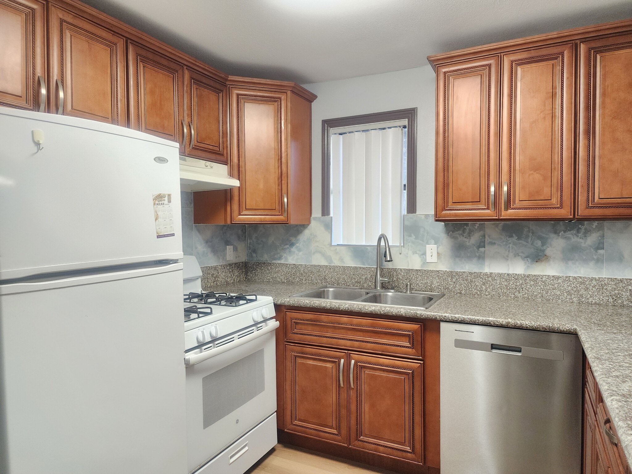 Building Photo - 736 N Garfield Ave