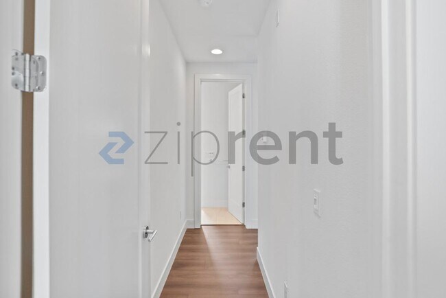 Building Photo - Unit
