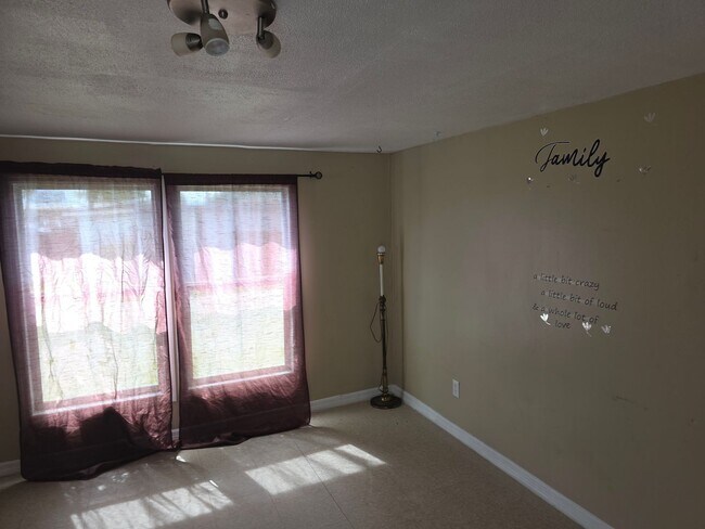 Building Photo - 1 Bed 1 Bath Near Downtown