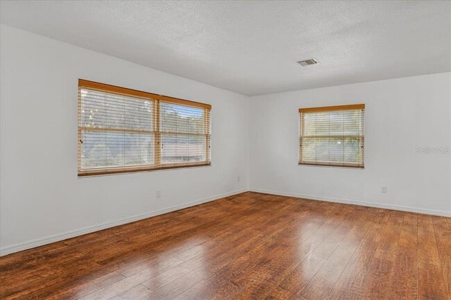 Building Photo - 521 Brookside Cir