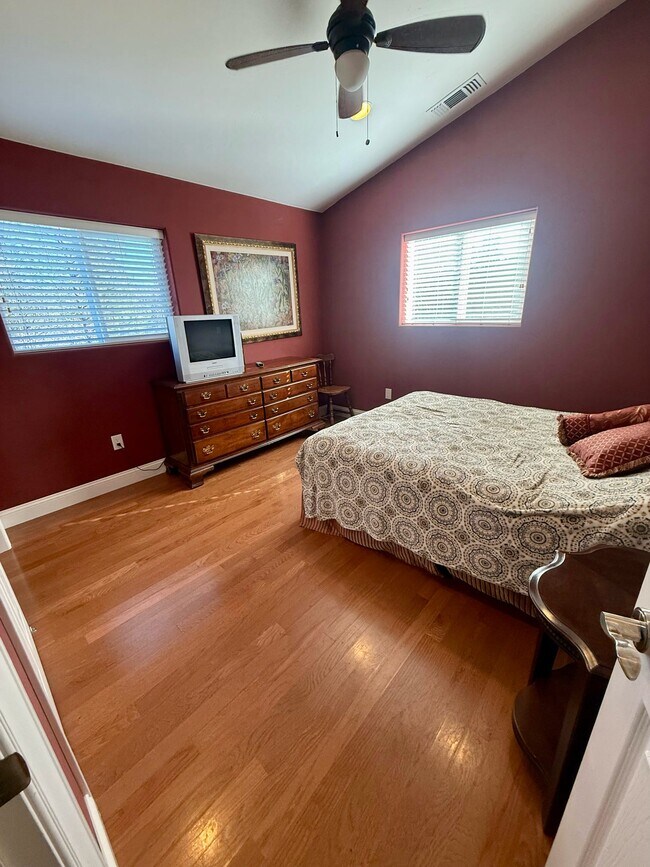 Building Photo - 14009 Bitney Springs Rd