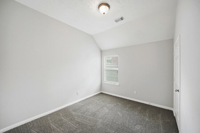 Building Photo - Spacious 3/2 with an Office in Winfield Lakes!