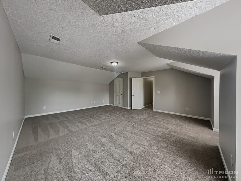 Building Photo - 637 Overlook Rd