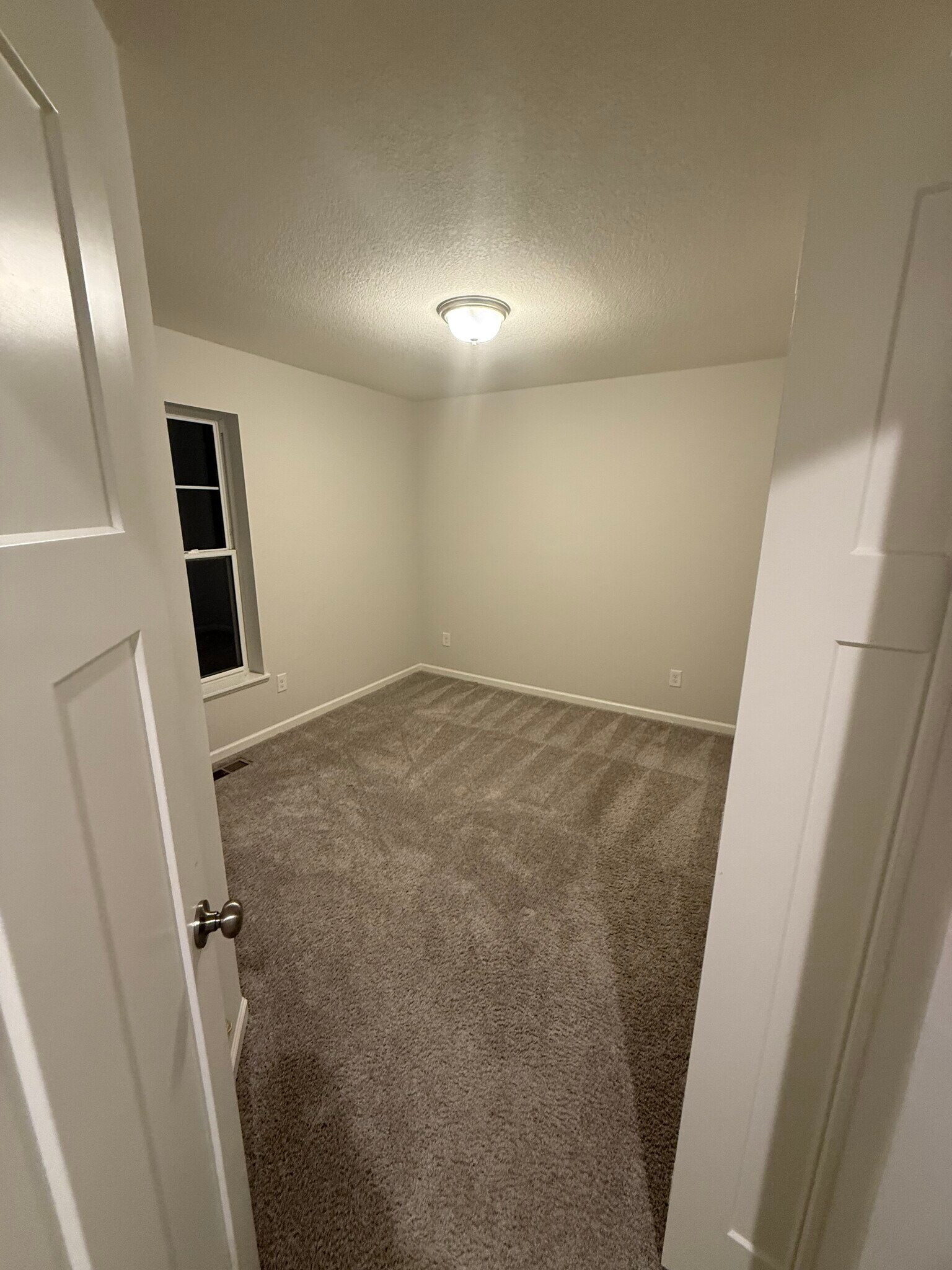 Building Photo - 2862 Lexington Pl N