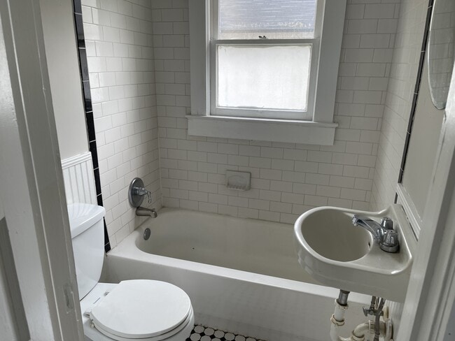 Building Photo - 2609 Lowell Ave