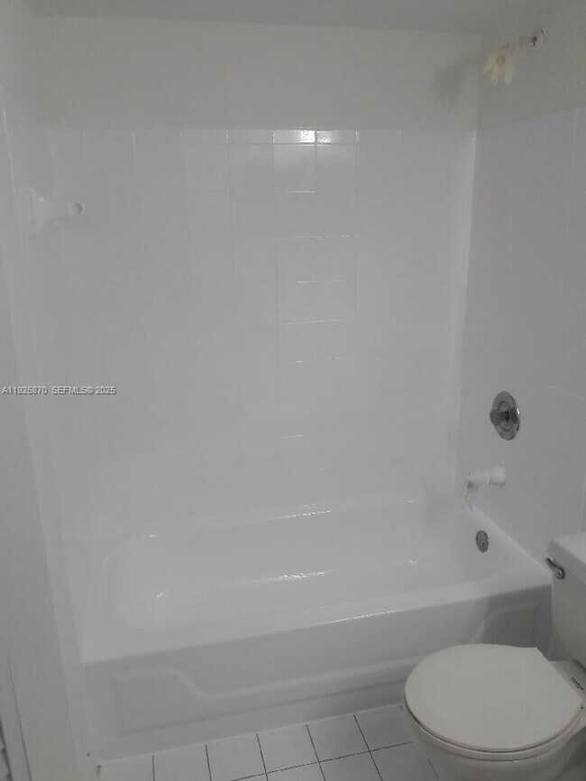 Building Photo - 460 S Park Rd