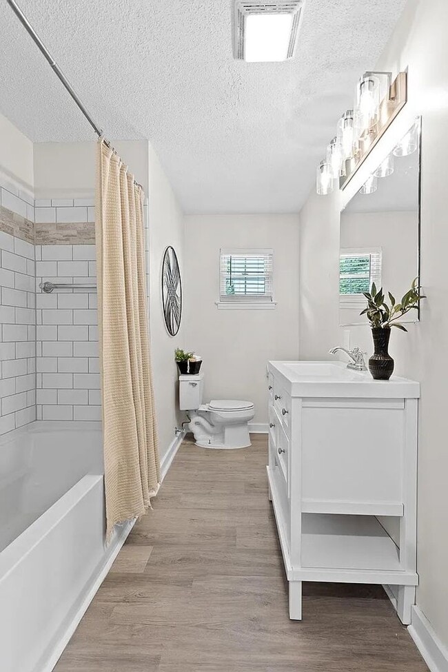 Building Photo - Charming 3BR Home on a Quiet Cul-de-Sac with Large Fenced Yard