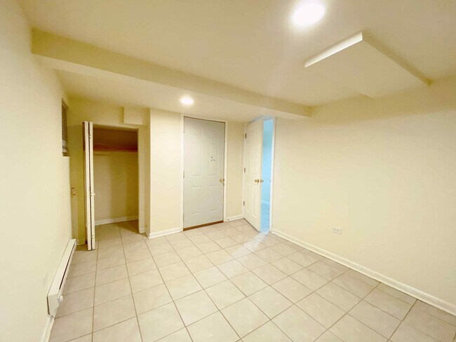 Building Photo - 2311 N. Greenview-1R