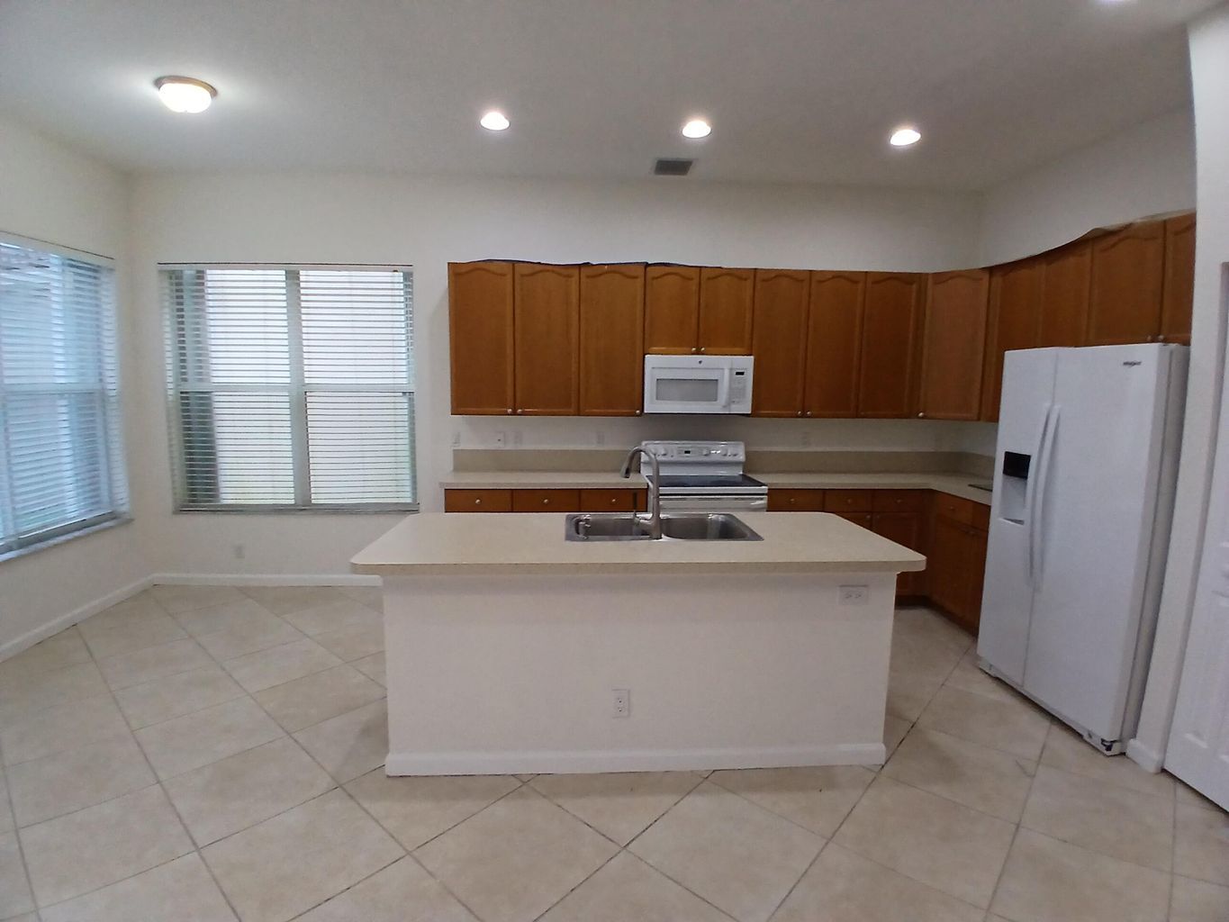 Building Photo - 1171 W Magnolia Cir