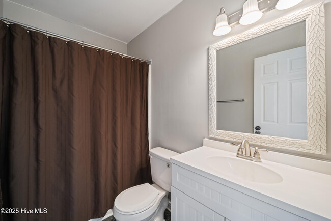 Building Photo - 443 Dion Dr