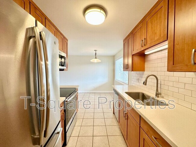 Building Photo - 325 5th Ave S