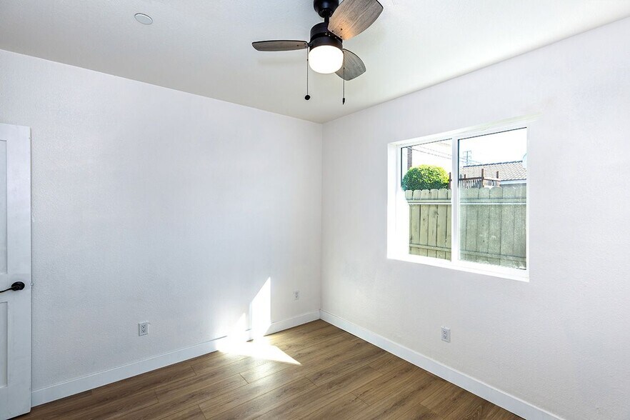 Building Photo - 2013 Walnut