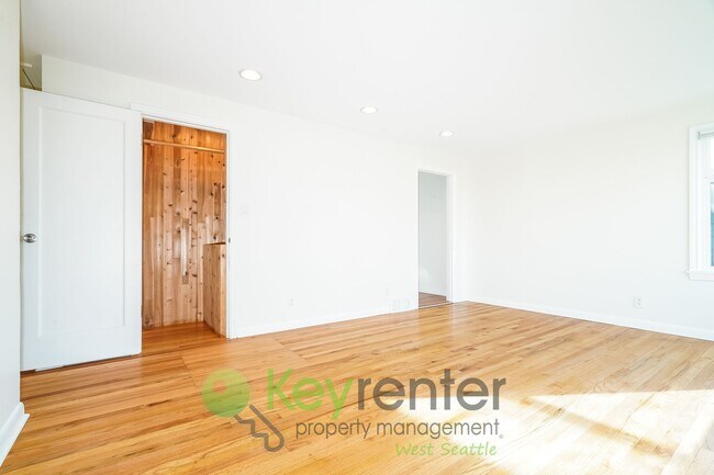 Building Photo - Elegant Three Bedroom Home Featuring Desig...