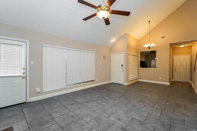 Building Photo - 952 Azalia Dr