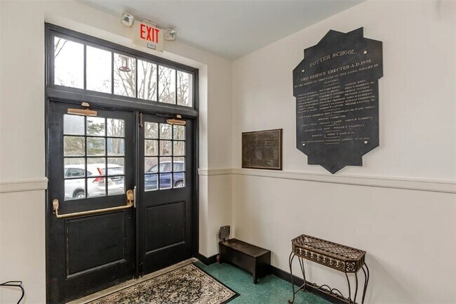 Building Photo - 12 Elm St