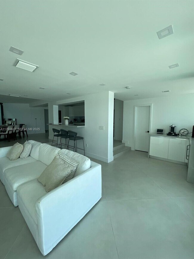 Building Photo - 7720 Miami View Dr