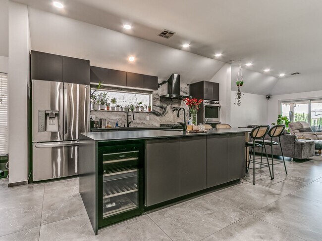 Building Photo - Stunning Home + North Rose Lake + Deer Creek Schools + 4 Bedrooms