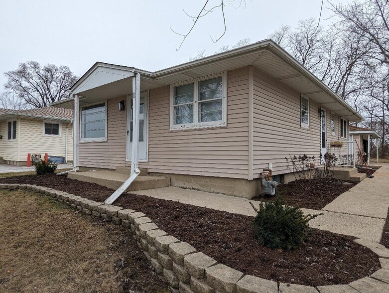 Front - 1 Stone Ave
