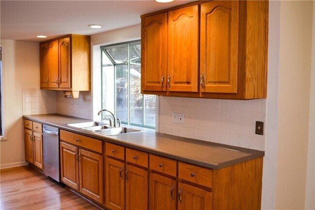 Building Photo - 1209 Fairfield Drive