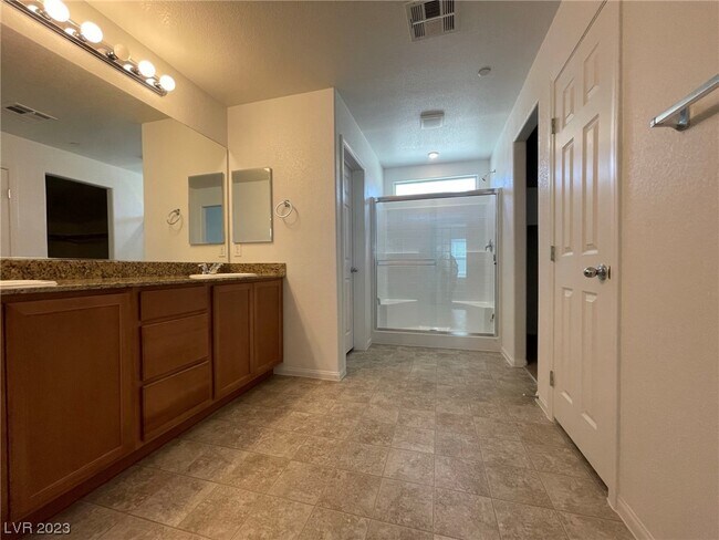 Building Photo - 6124 Castle Gardens Ave